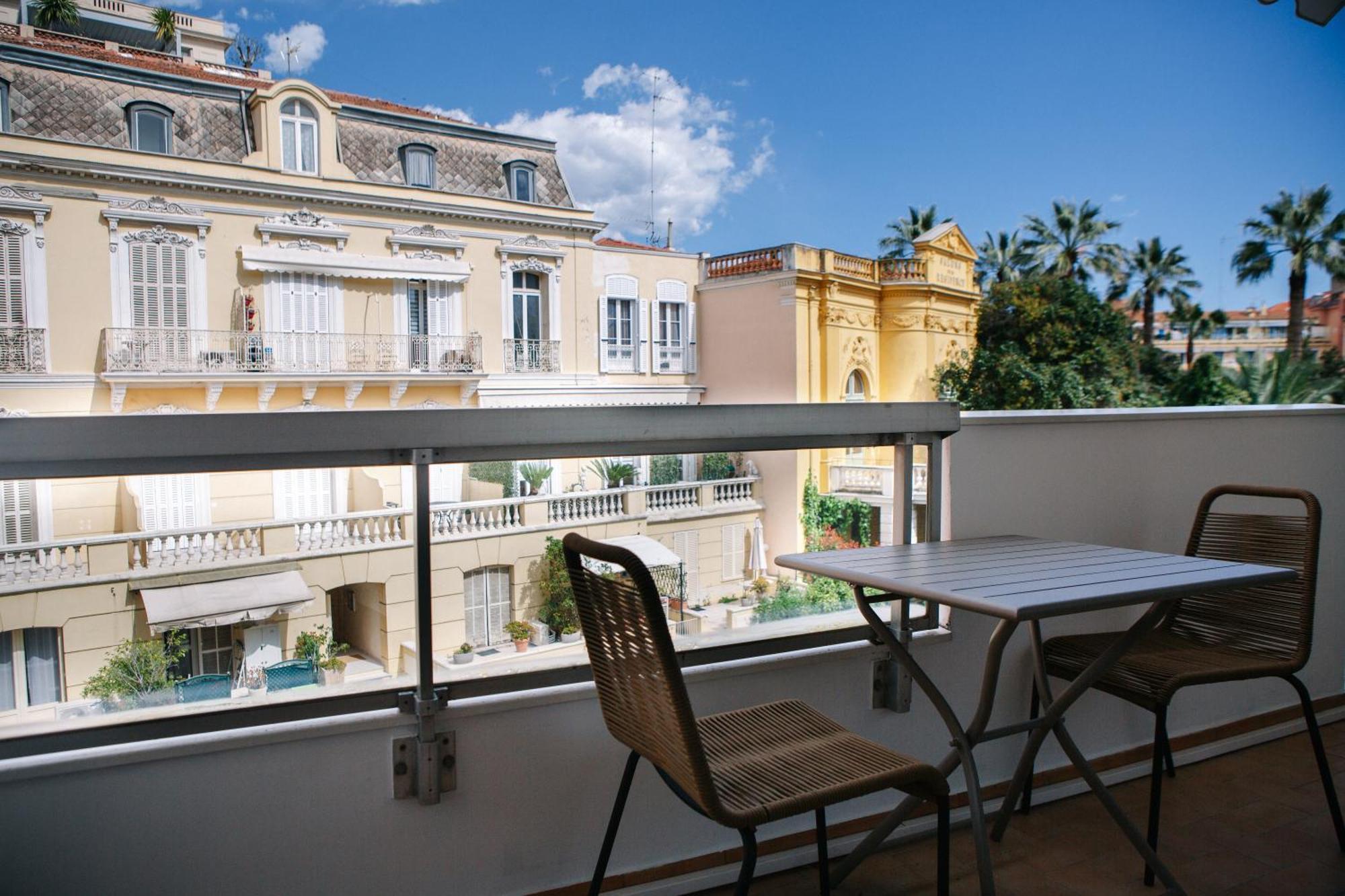 Chateauneuf 2* Menton